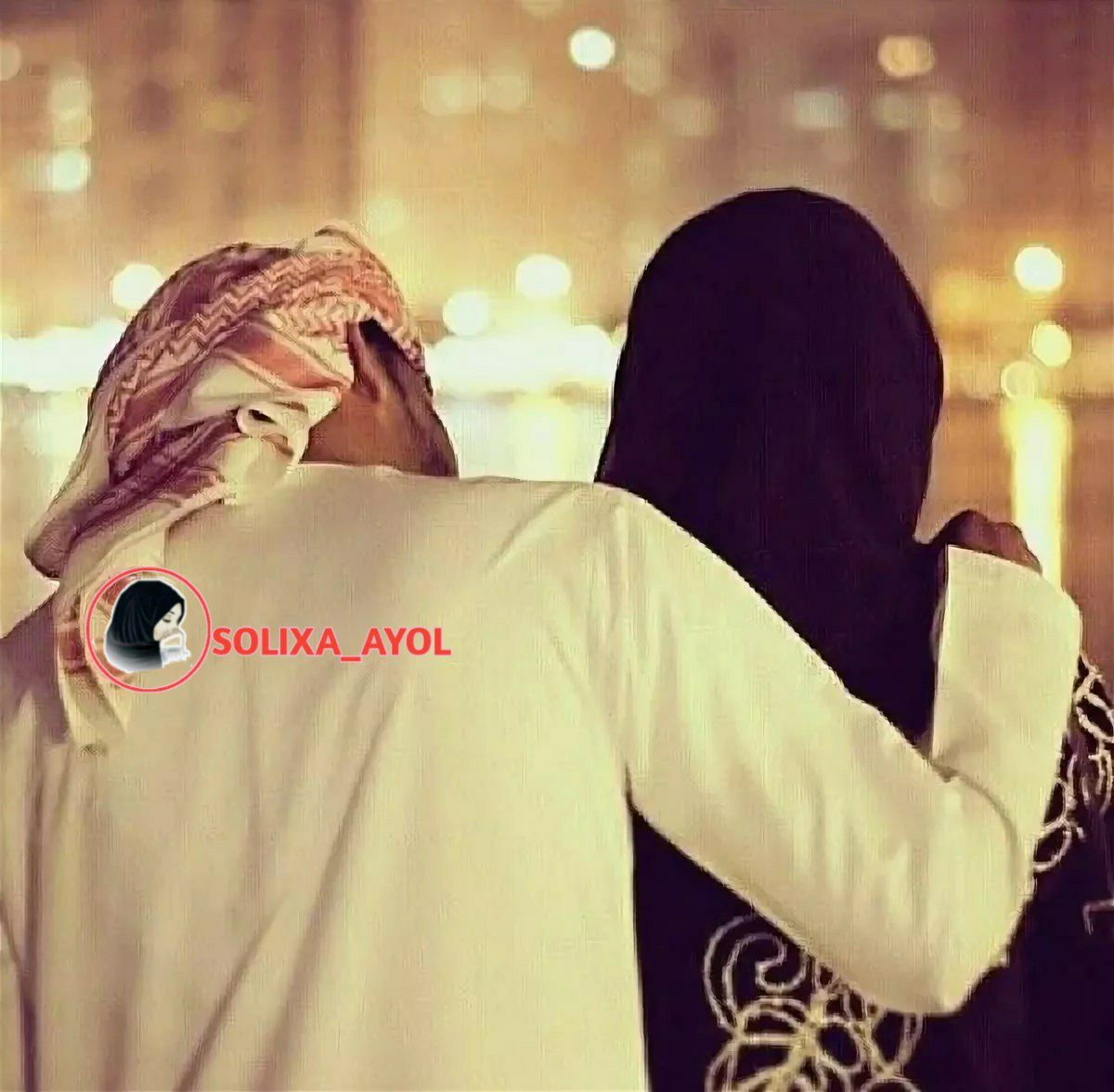 Картинка мусульманская жена. Мусульманка с мужем. Мусульманин и мусульманка. Мусульманская любовь. Мусульманка с парнем.