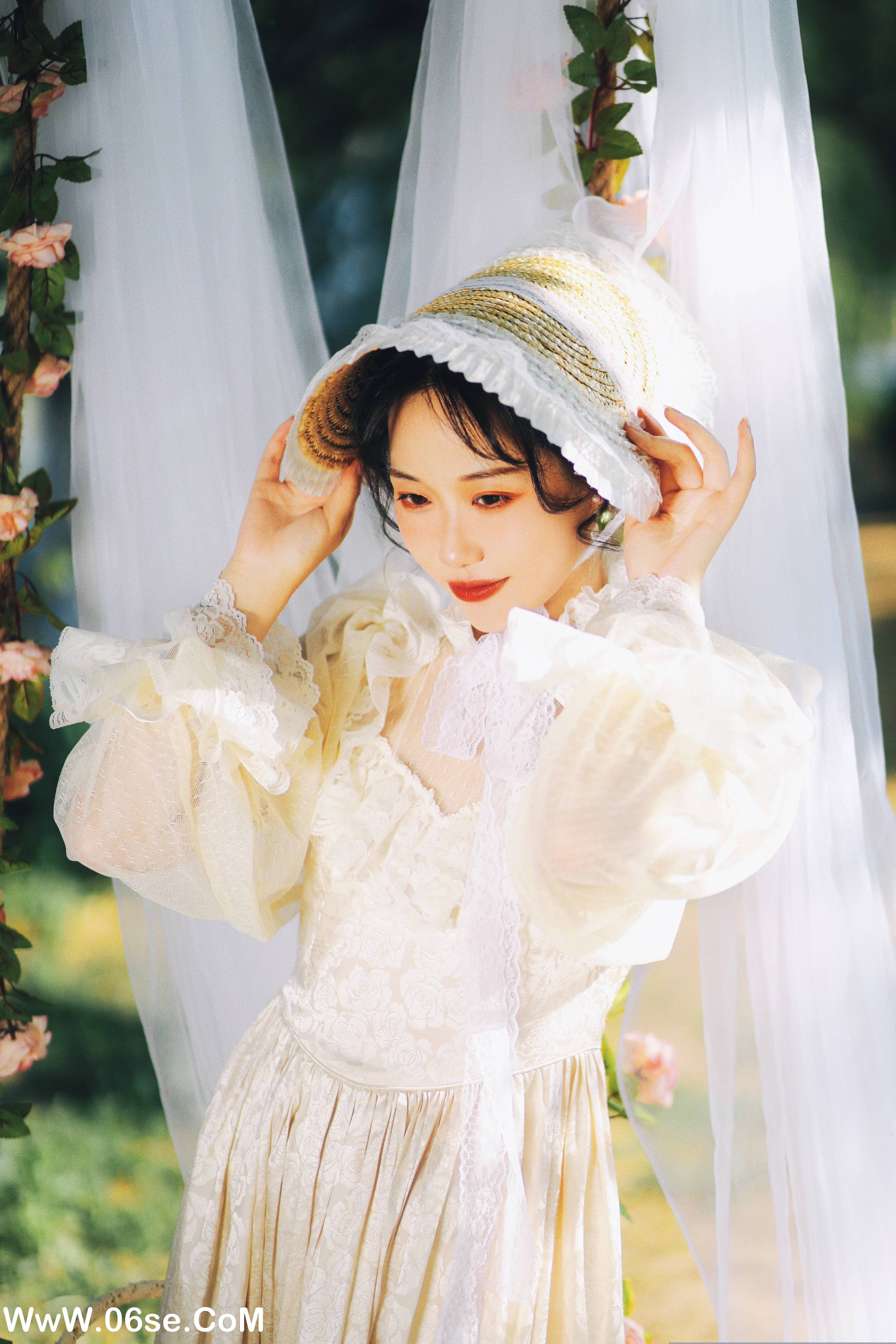 图片[4]-[YITUYU艺图语]2022.09.28 湖边的秋千 迟白[32+1P／395MB]-六色网