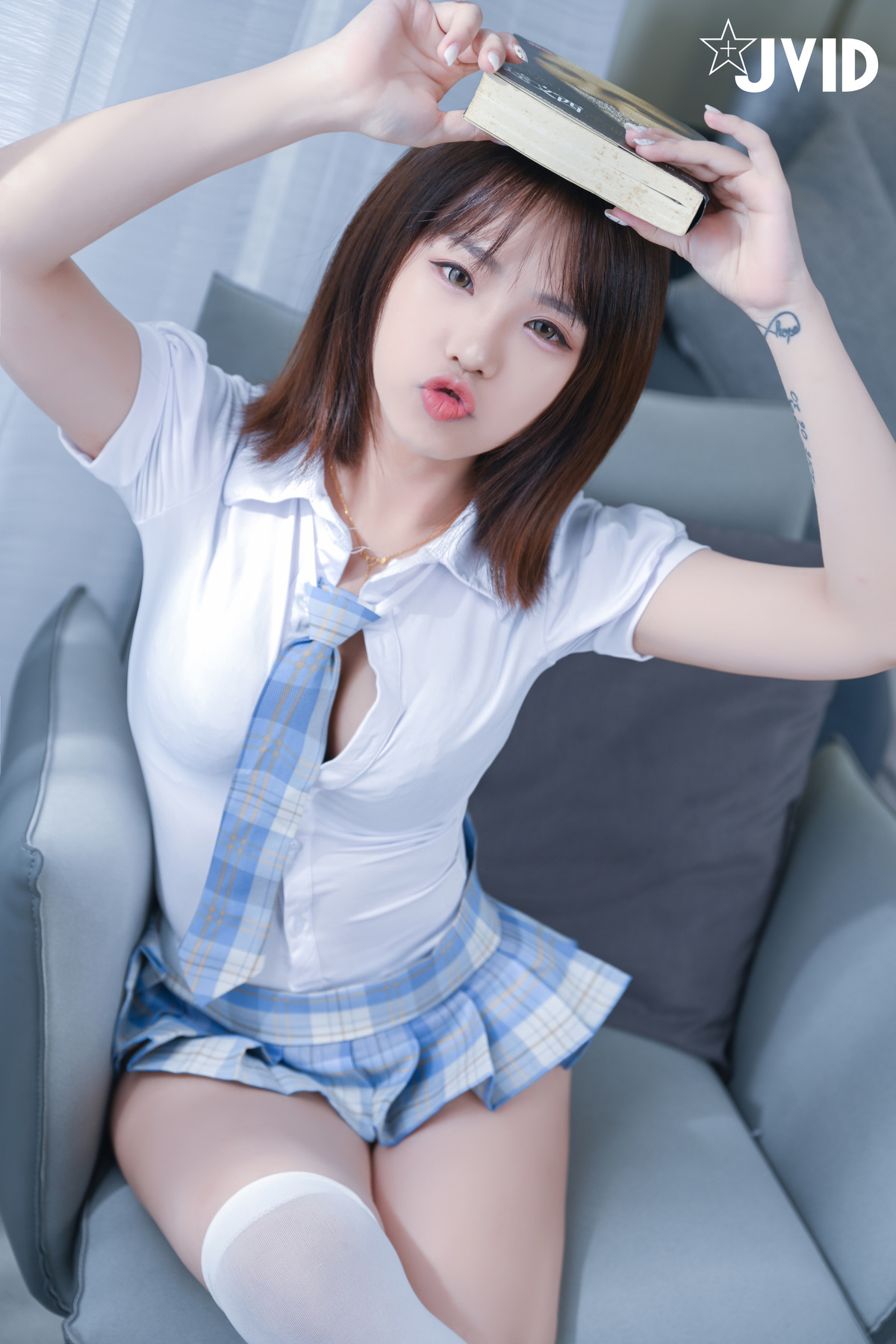 JVID精品 熙玥 畢業旅行出發前一天暗戀很久的女同學說要先來我家 13
