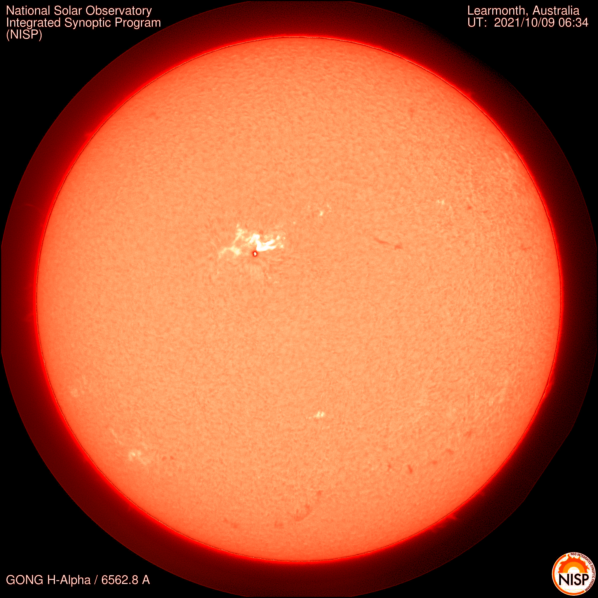 Что сегодня идет по солнцу. Солнечный фильтр h-Alpha. Вспышка на солнце 2023. Спутник возле солнца. Вспышки на солнце в телескоп Коронадо.