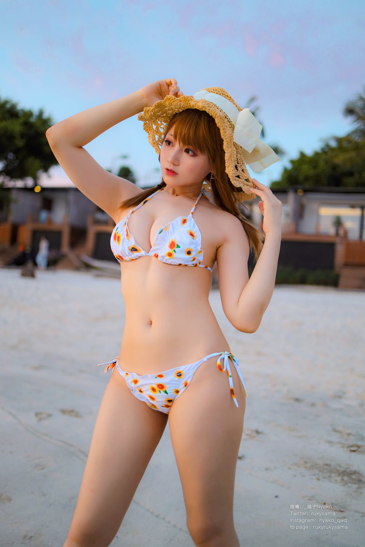 Cosplay Nyako喵子 向日葵比基尼 33