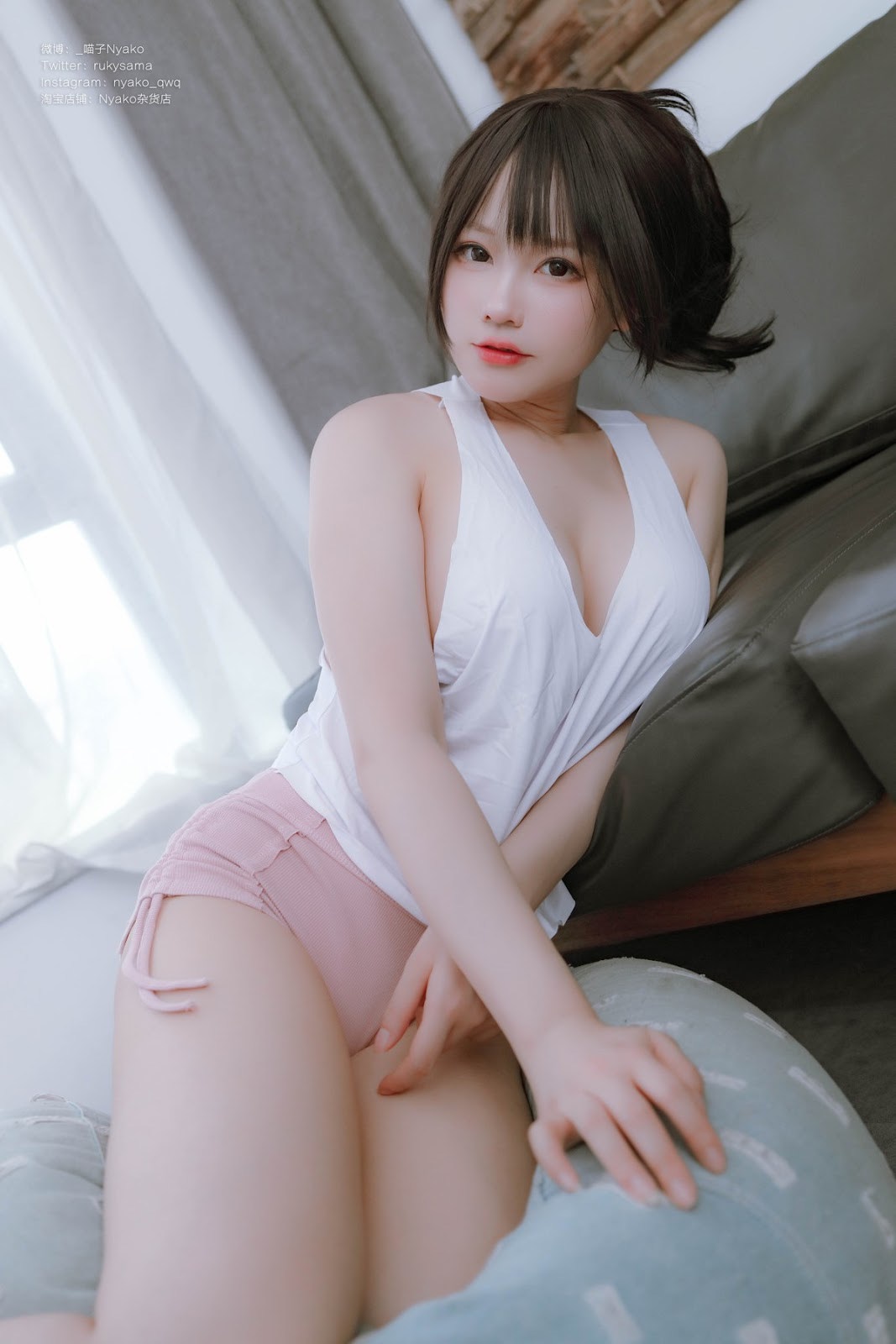 Cosplay Nyako喵子 隣のやばいお姉さん 背心 16