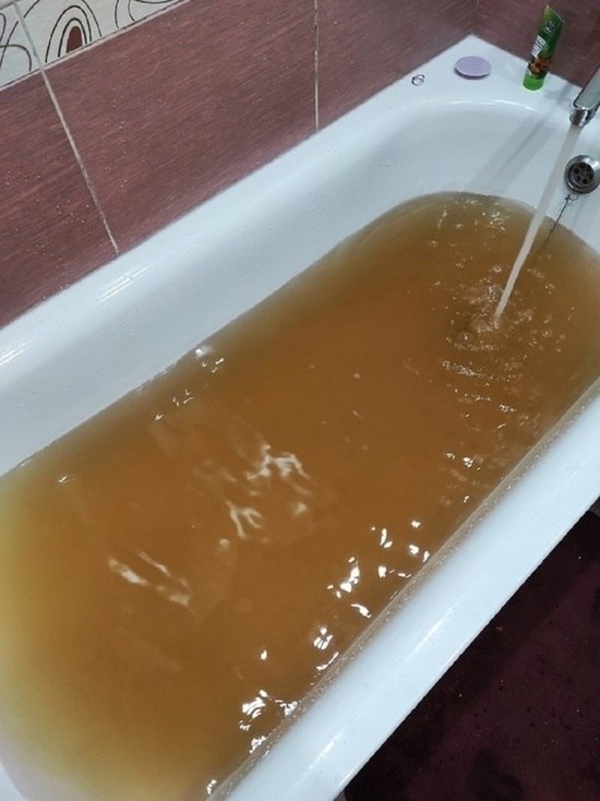 Почему течет ржавая горячая вода в Хабаровске