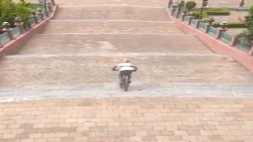 Bajando las escalera sin frenos