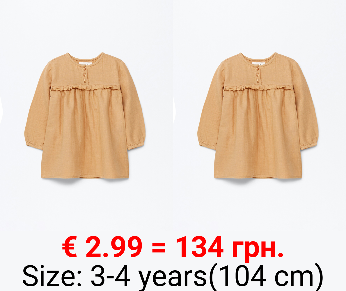 Ruffled dress with buttons
