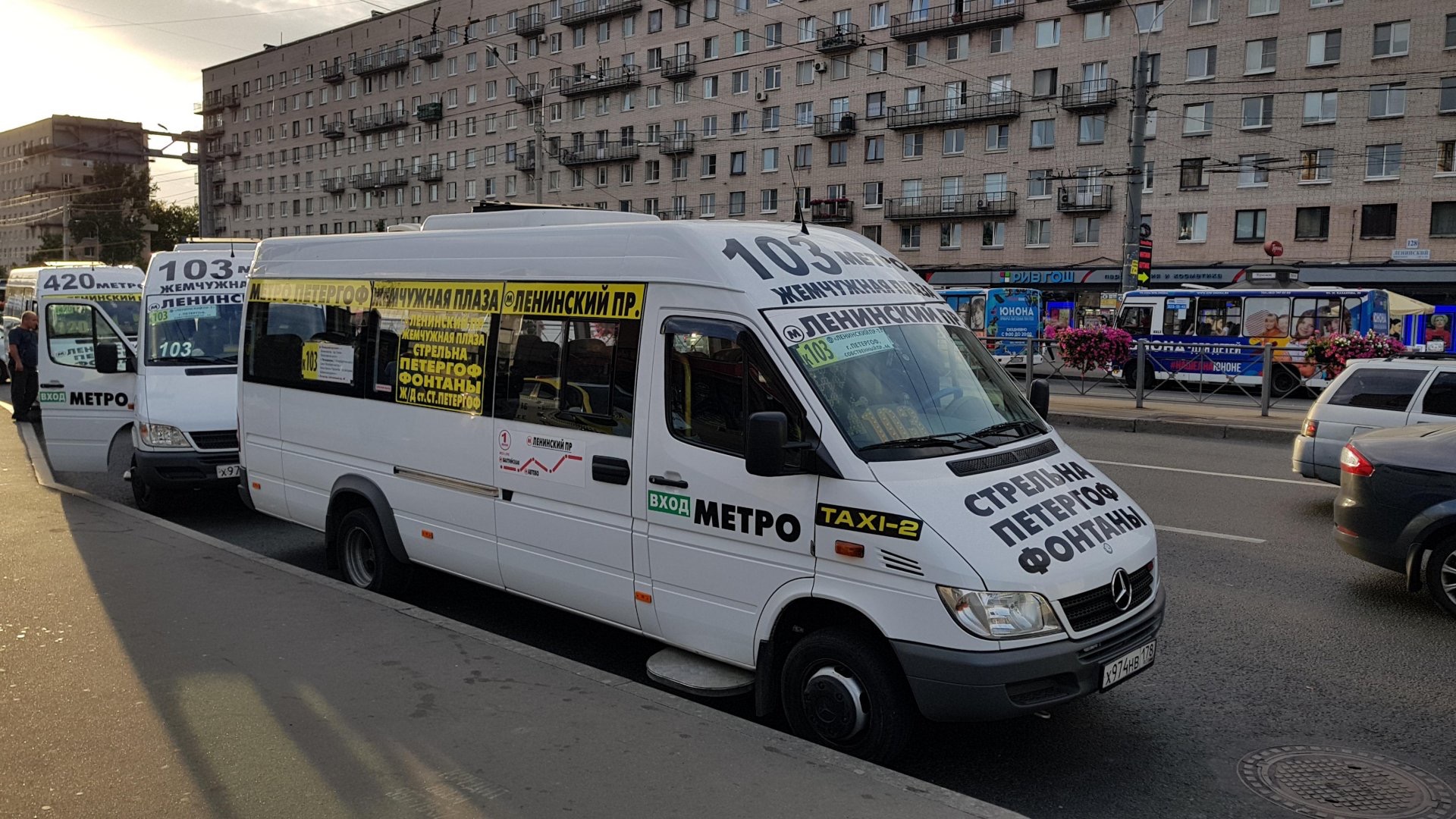 Какое маршрутное такси едет. Маршрутное такси Питер. Маршрутки СПБ. Маршрутки в Питере. Маршрутное такси в Москве.