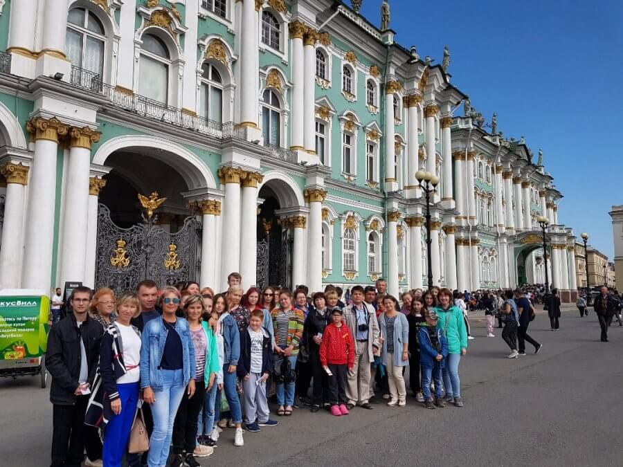 фото: Почти половина жителей Санкт-Петербурга и Ленинградской области финансово помогают родителям 