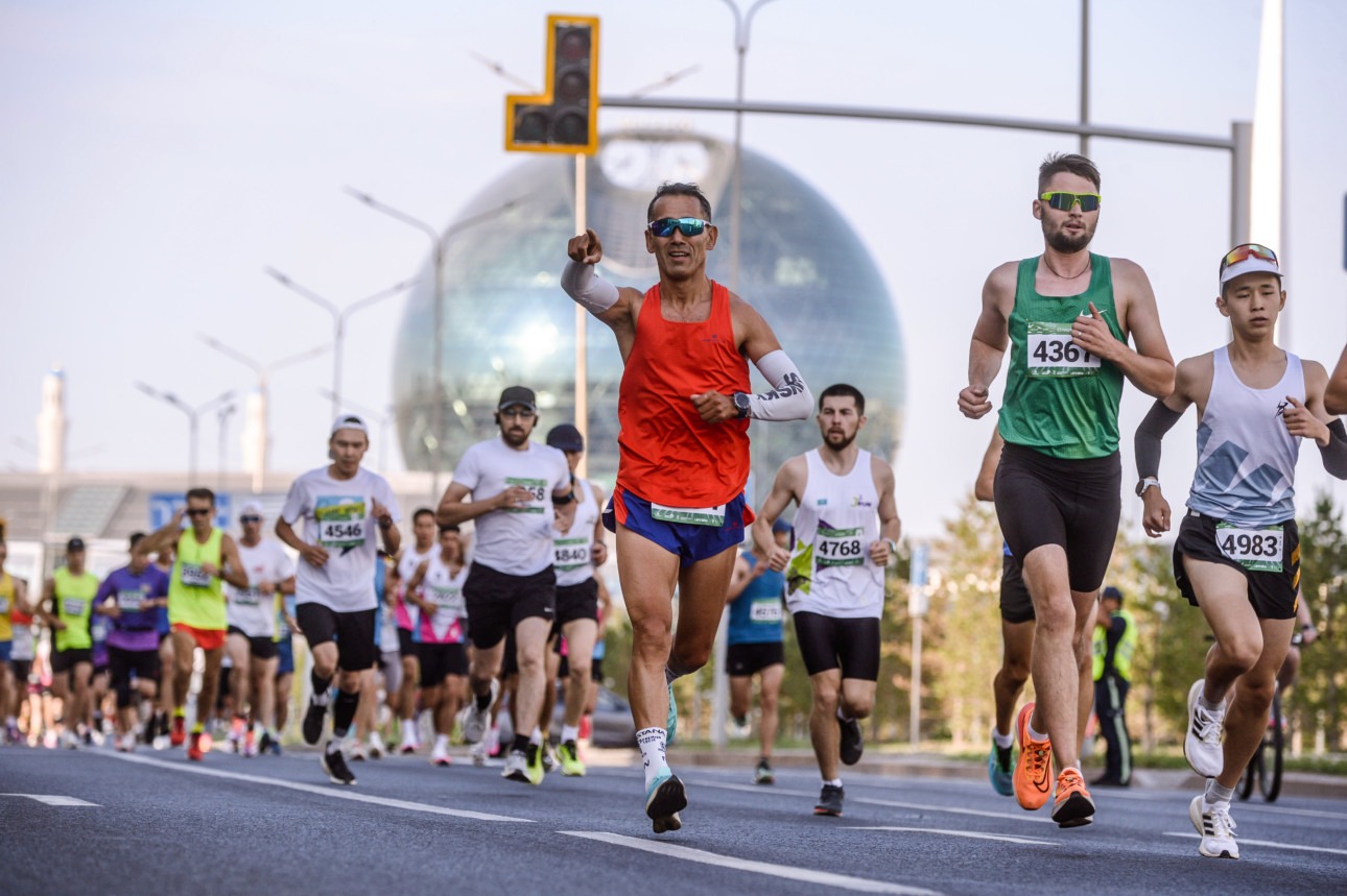 Астана спорте. Марафонцы. Марафон город. Марафонец выигрывает. Astana half Marathon.