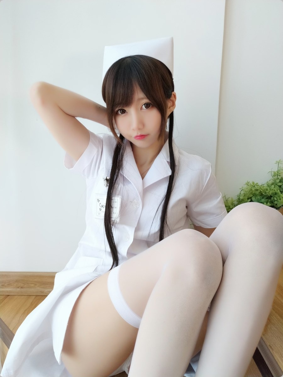 [Cos]魔物喵 - 白丝护士包[60P] 16