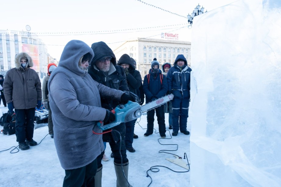 Конкурс ледовых скульптур среди молодёжи проходит в Хабаровске
