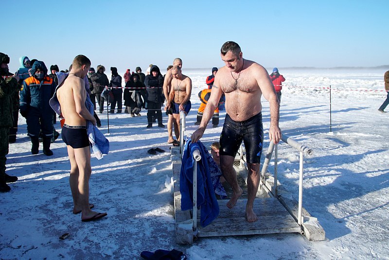 Крещенские купания в Хабаровске проходят при строгом соблюдении антиковидных мер