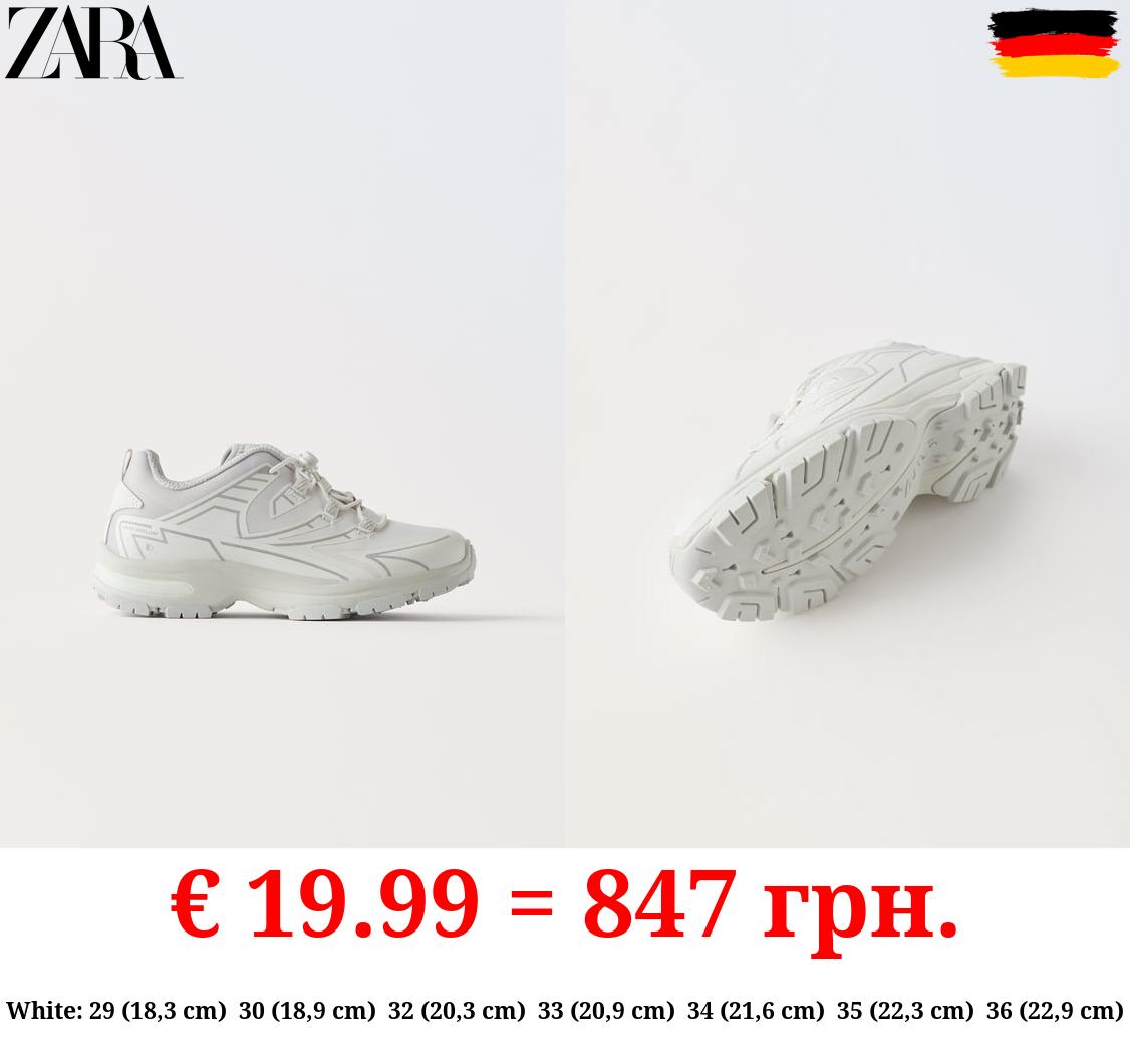 WATER-REPELLENT SNEAKERS