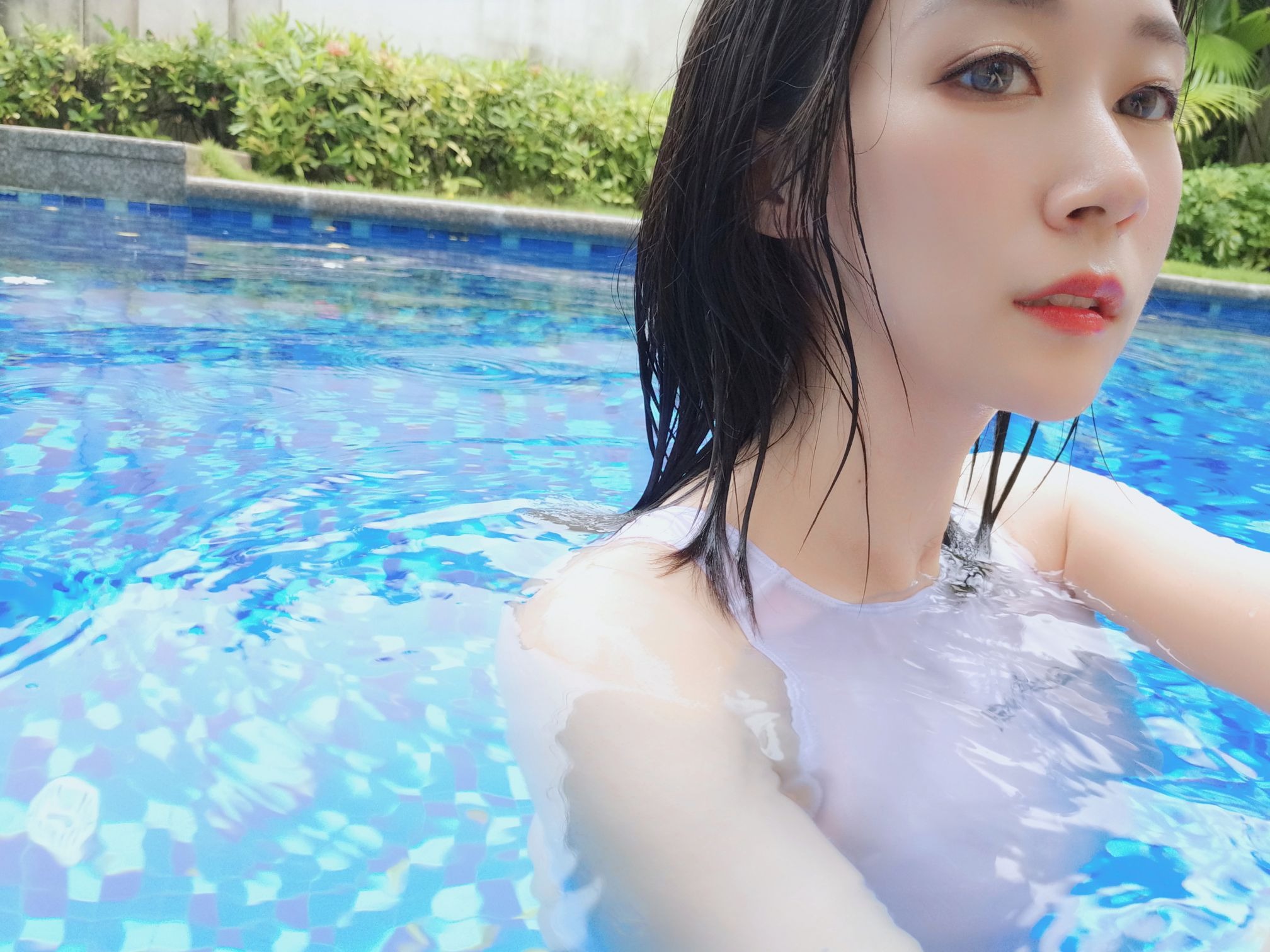 白银81-白色竞泳 [83P2V] 48