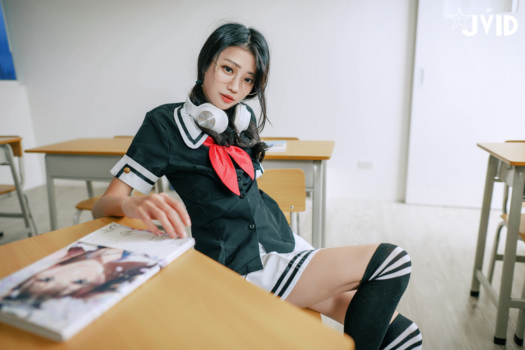 JVID精品 高顏值甜美學妹誘惑?清純校花?放學後的教室，學妹說她喜歡我 Vol.01 28
