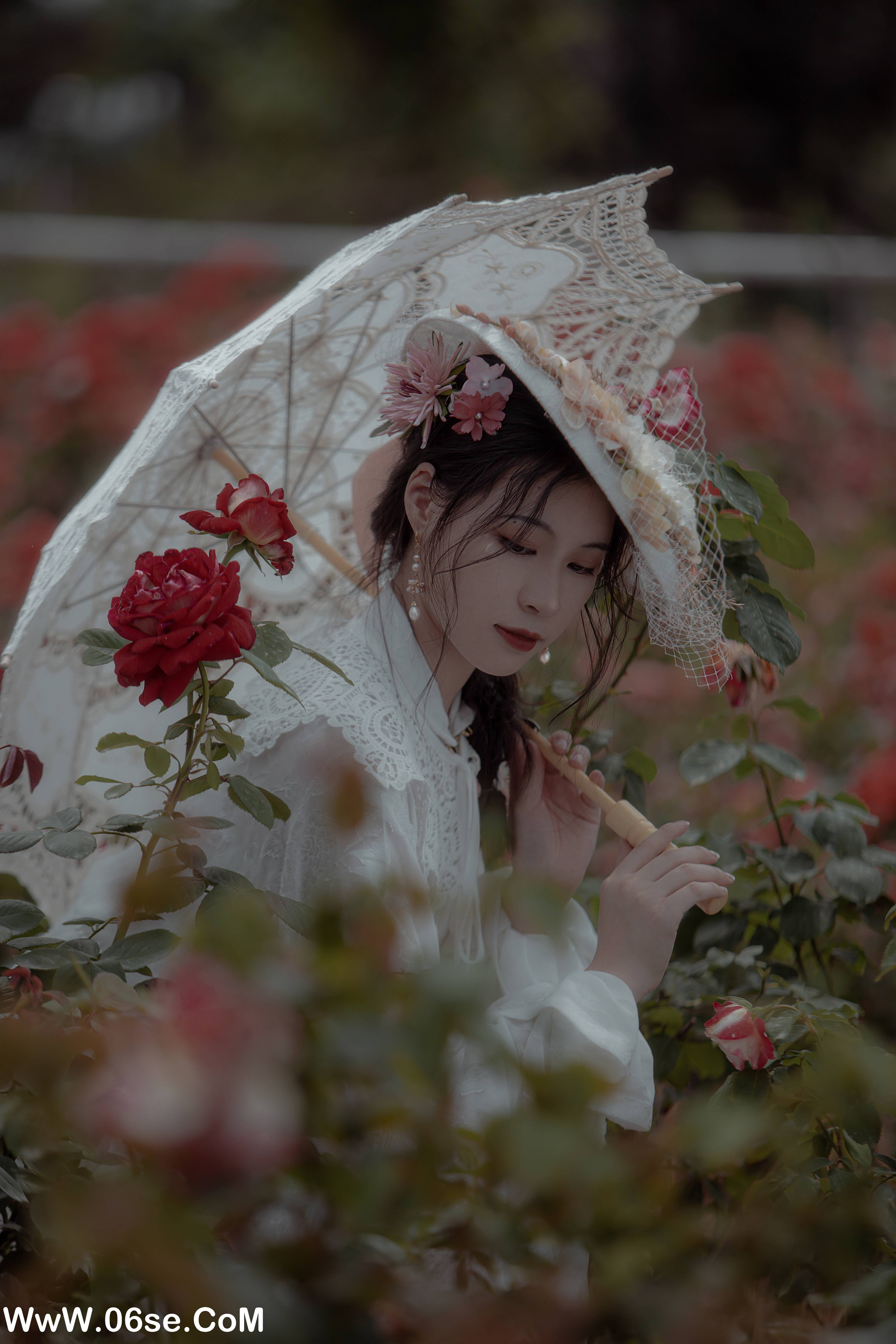 图片[4]-[YITUYU艺图语]2022.09.29 玫瑰 努力搬砖的双翮[27+1P／423MB]-六色网