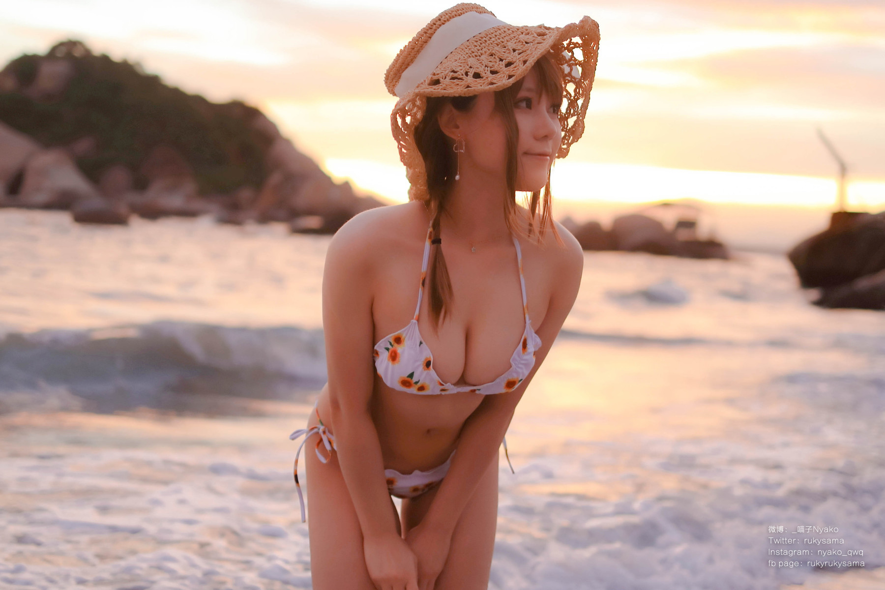 Cosplay Nyako喵子 向日葵比基尼 46
