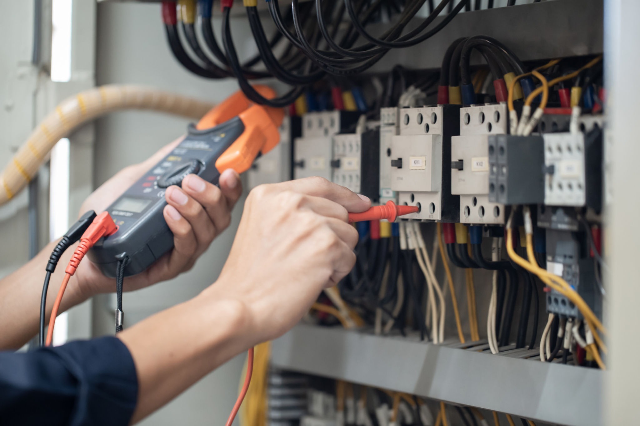 How do electricians in Selly Oak test circuits for power voltage