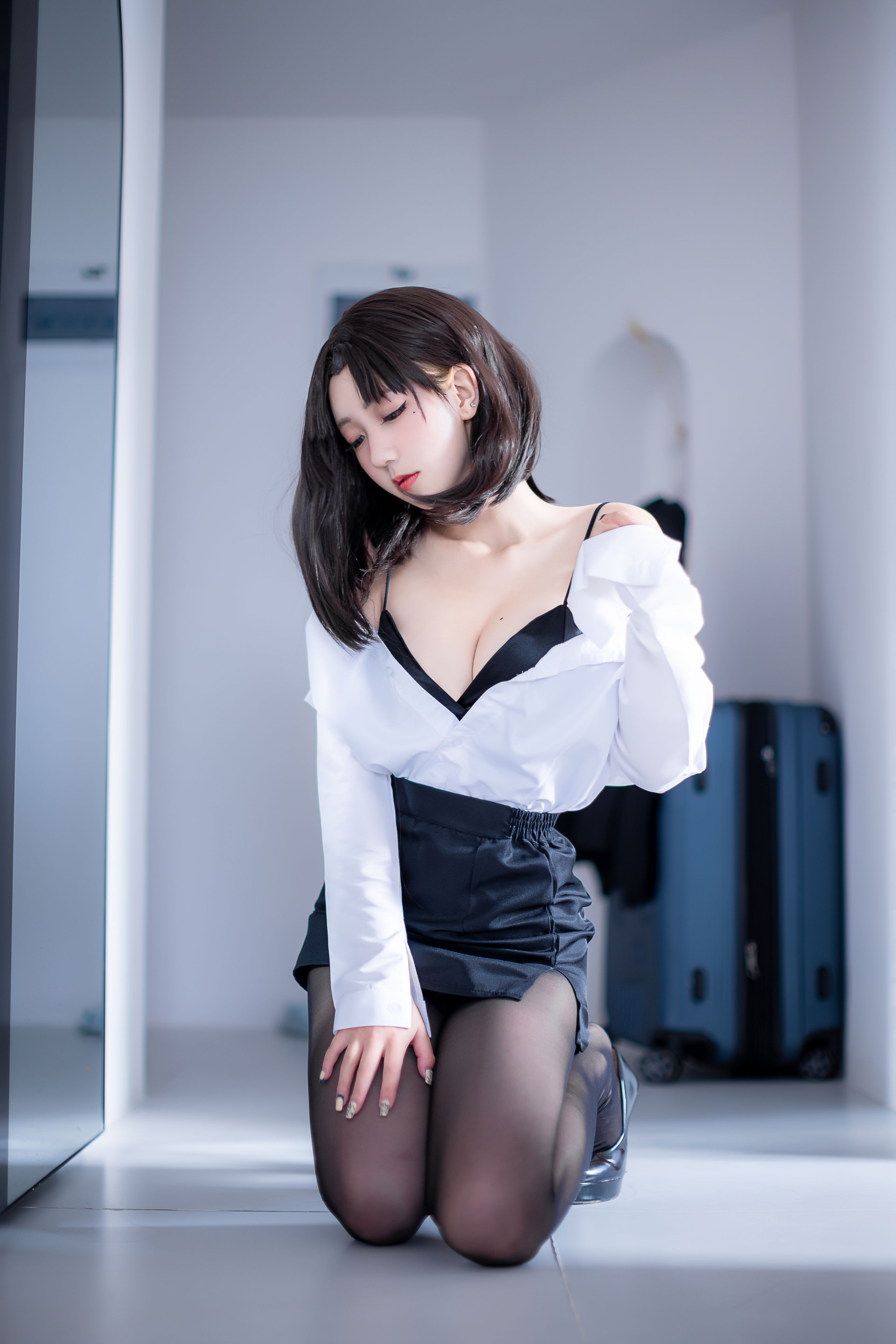 蓝小沂KiKi - NO.12 OL黑丝 [42P-731MB] 41