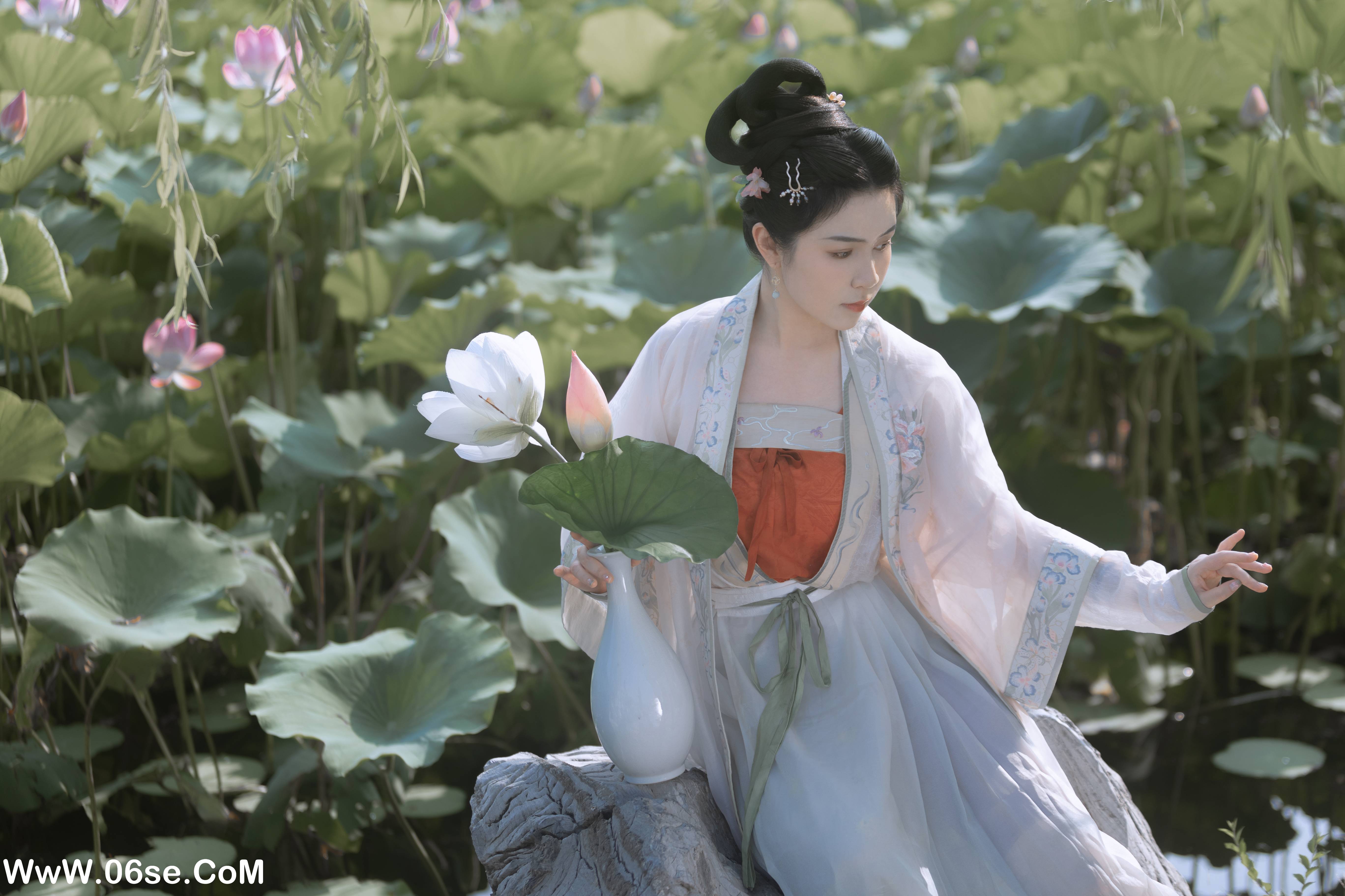 图片[18]-[YITUYU艺图语]2022.11.21 陶然荷韵 周曦彤[25+1P／195MB]-六色网