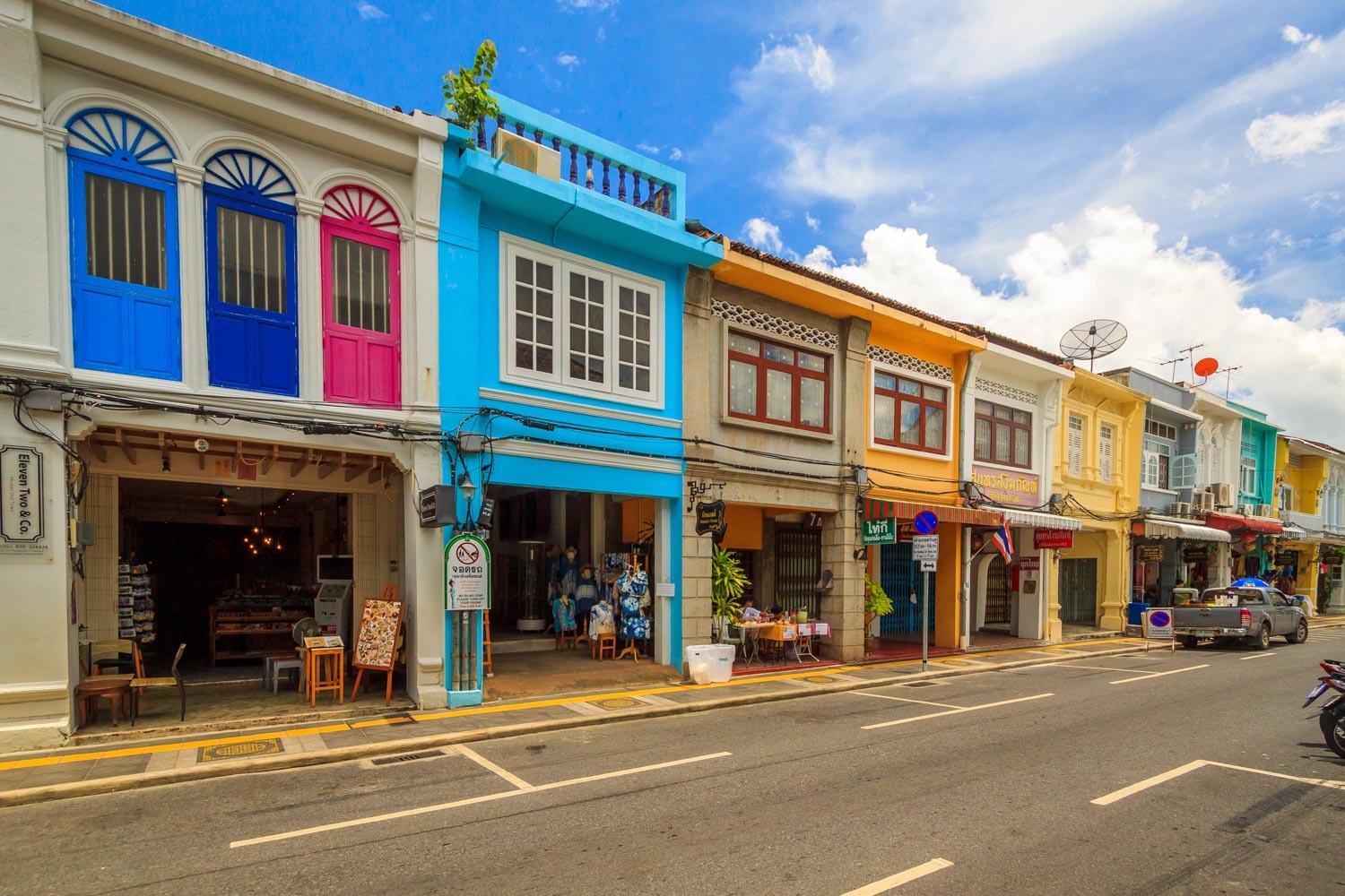 Phuket town. Пхукет Олд Таун. Пхукет Таун старый город. Пхукет Таун достопримечательности. Пхукет Олд Таун фото.