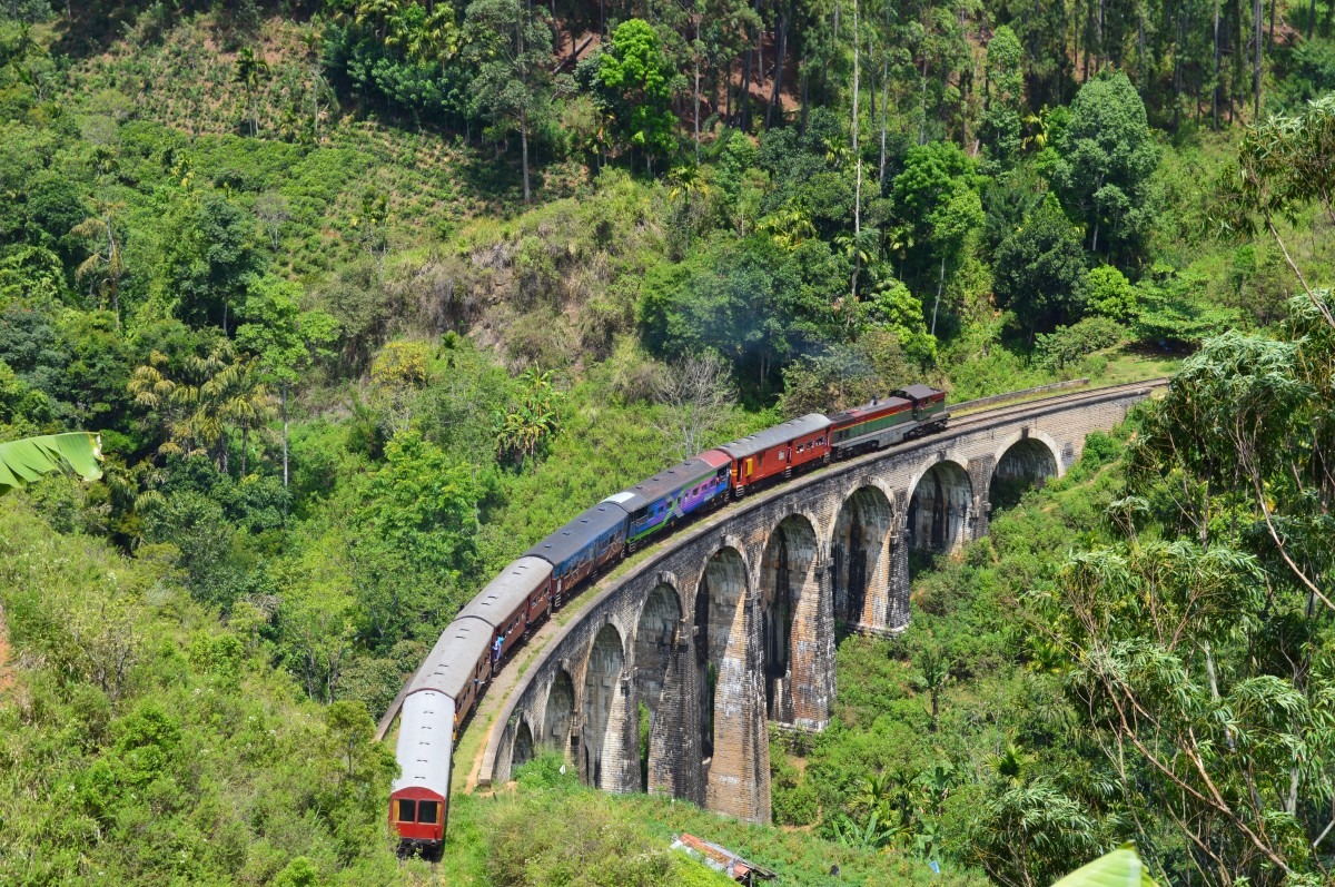 Адамов мост шри ланка. Девятиарочный мост Шри-Ланка. 9 Арочный мост Шри-Ланка. Мост в Шри Ланке 9 арочный. Девятиарочный мост Шри-Ланка поезд.