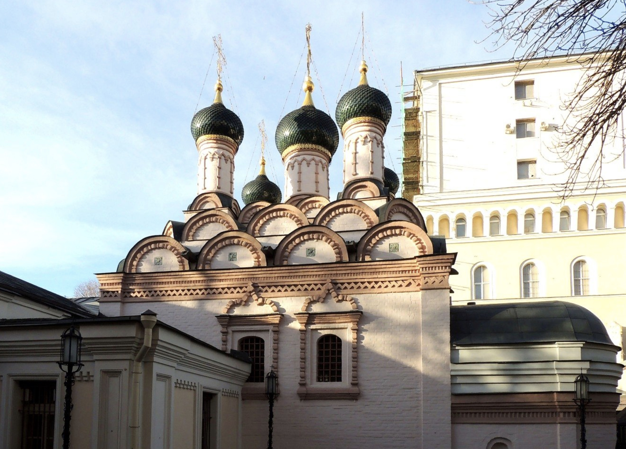 Храм софии премудрости божией. Храм Софии премудрости Божией в Москве. Храм Софии премудрости Божией в средних Садовниках. Церковь Софии премудрости Божией на Софийской набережной. Церковь Софии в средних Садовниках Москва.