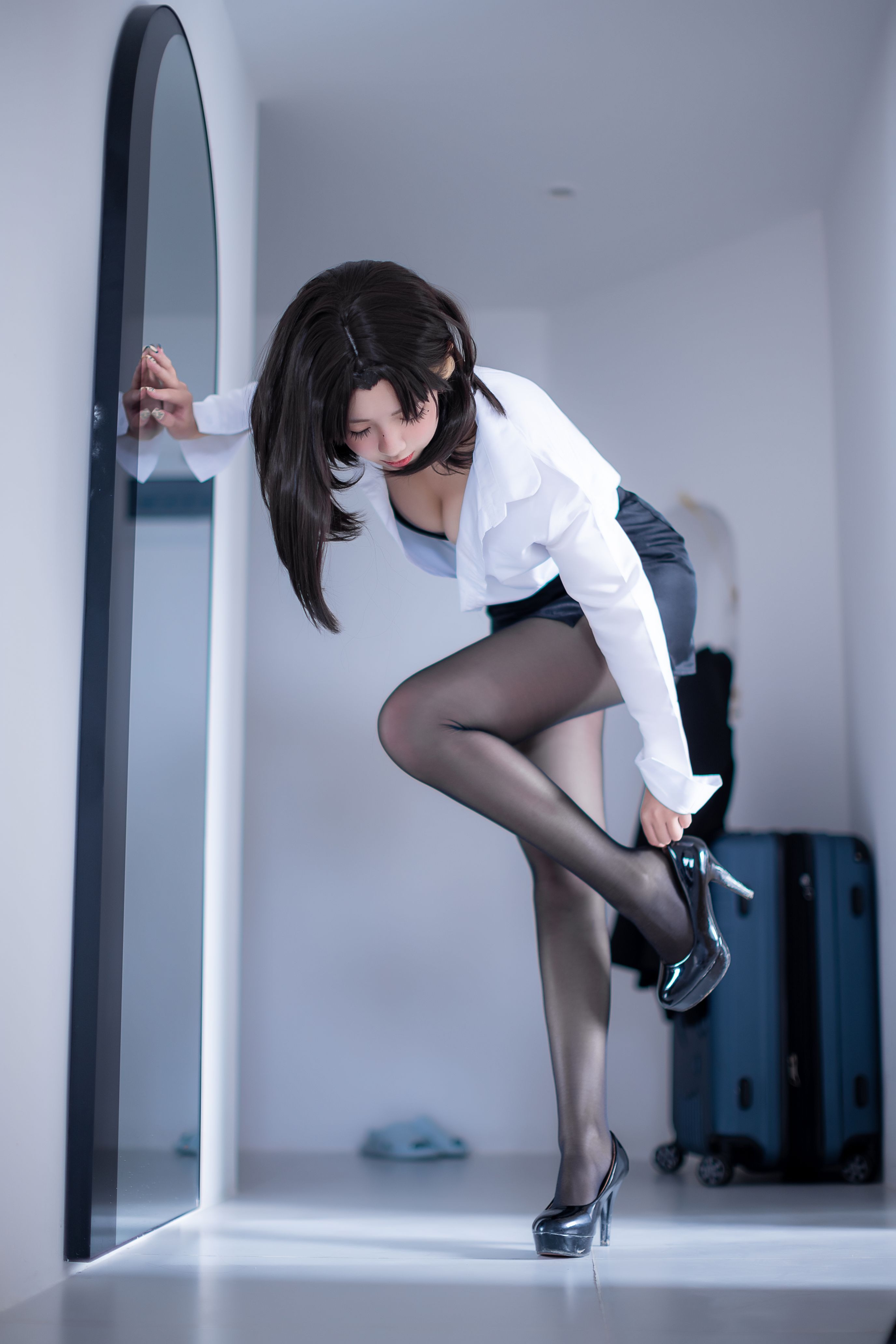 蓝小沂KiKi - NO.12 OL黑丝 [42P-731MB] 39