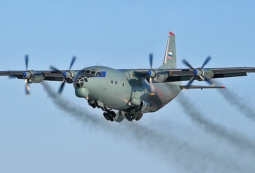 Военный самолет Ан-12 запросил экстренную посадку в Комсомольске