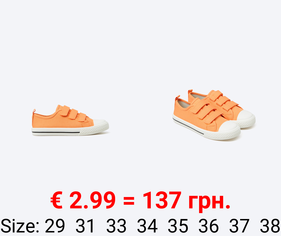 Fabric sneakers with toecap