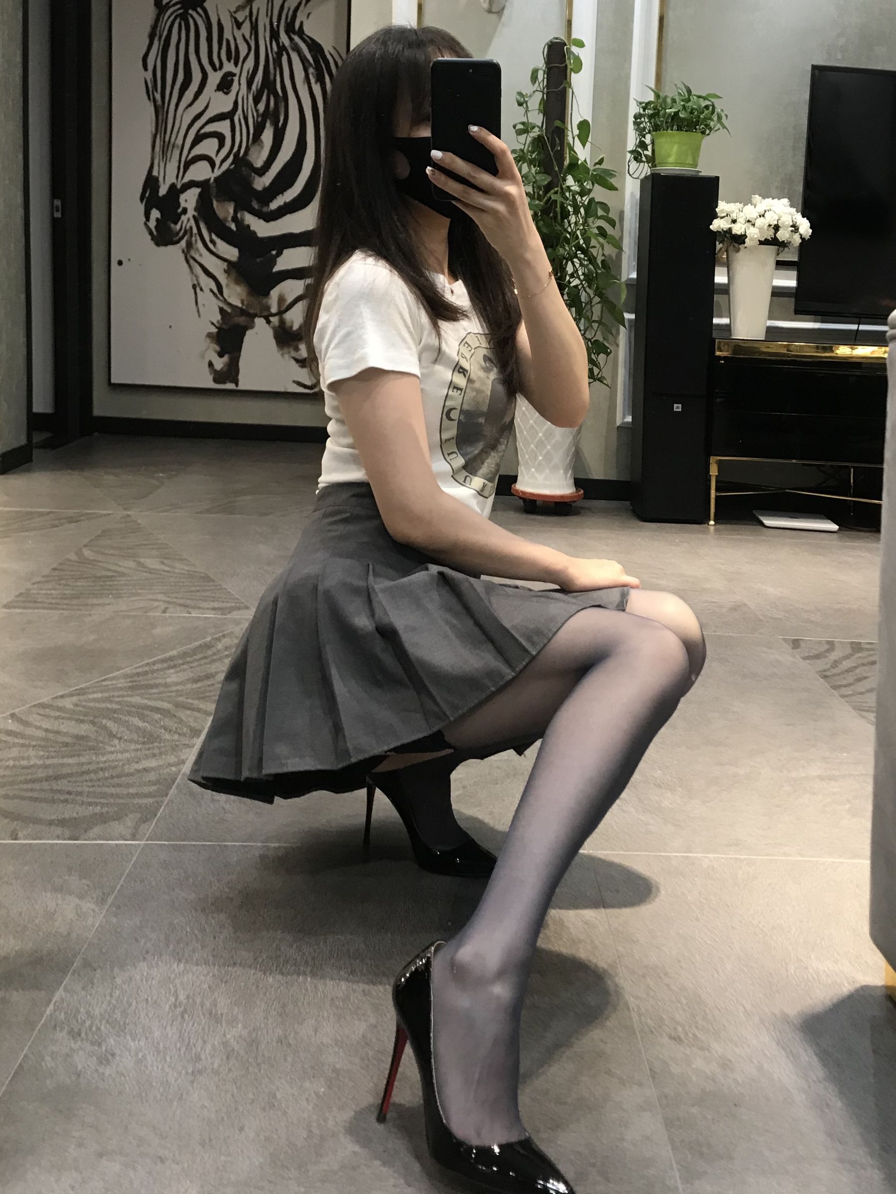 [福利COS]_丝足博主麋鹿_Monroe_2020.06.09_黑蕾丝半筒袜-写真图集共12P 9