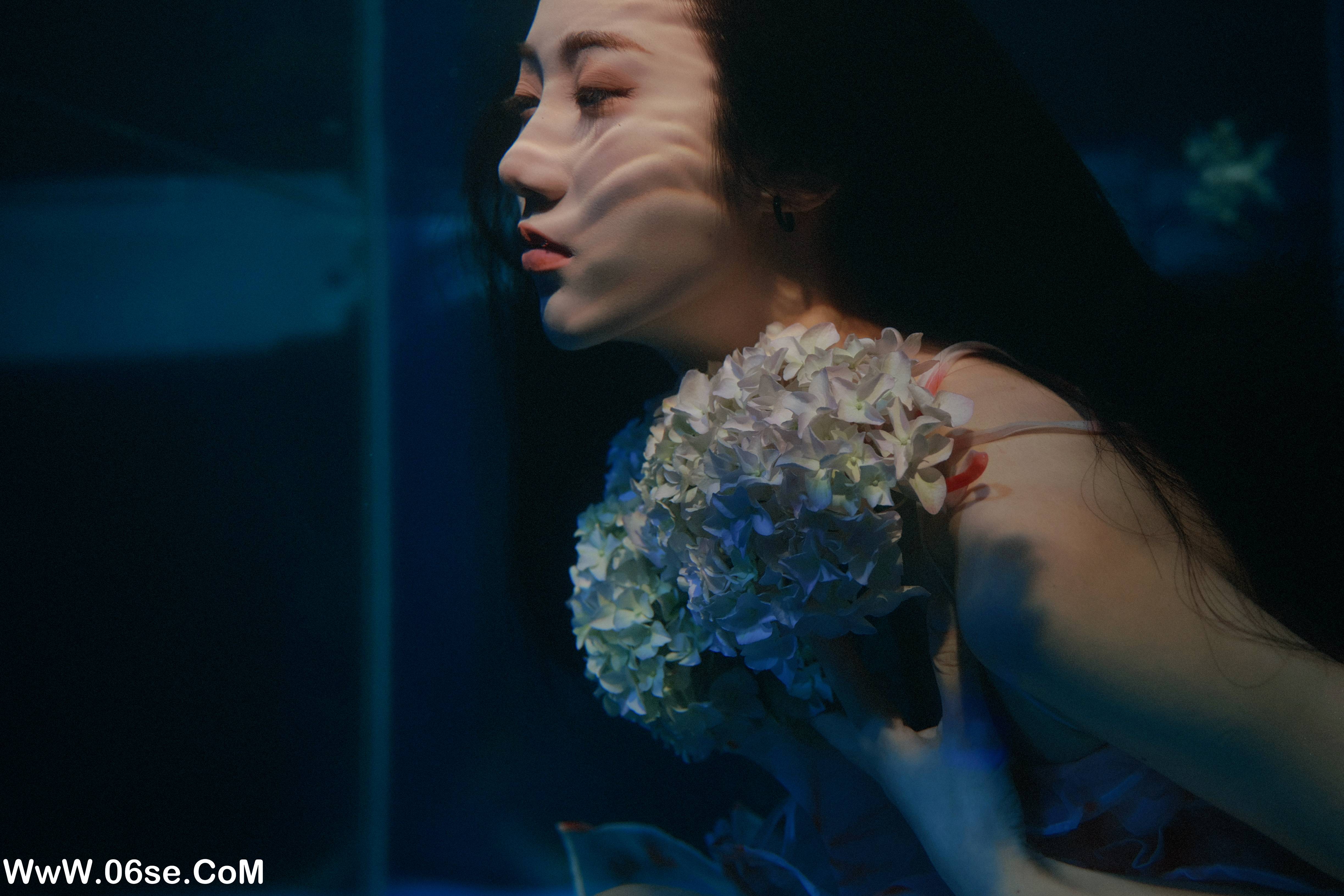 图片[24]-[YITUYU艺图语]2022.08.27 有人喜欢蓝 阿万[44+1P／644MB]-六色网