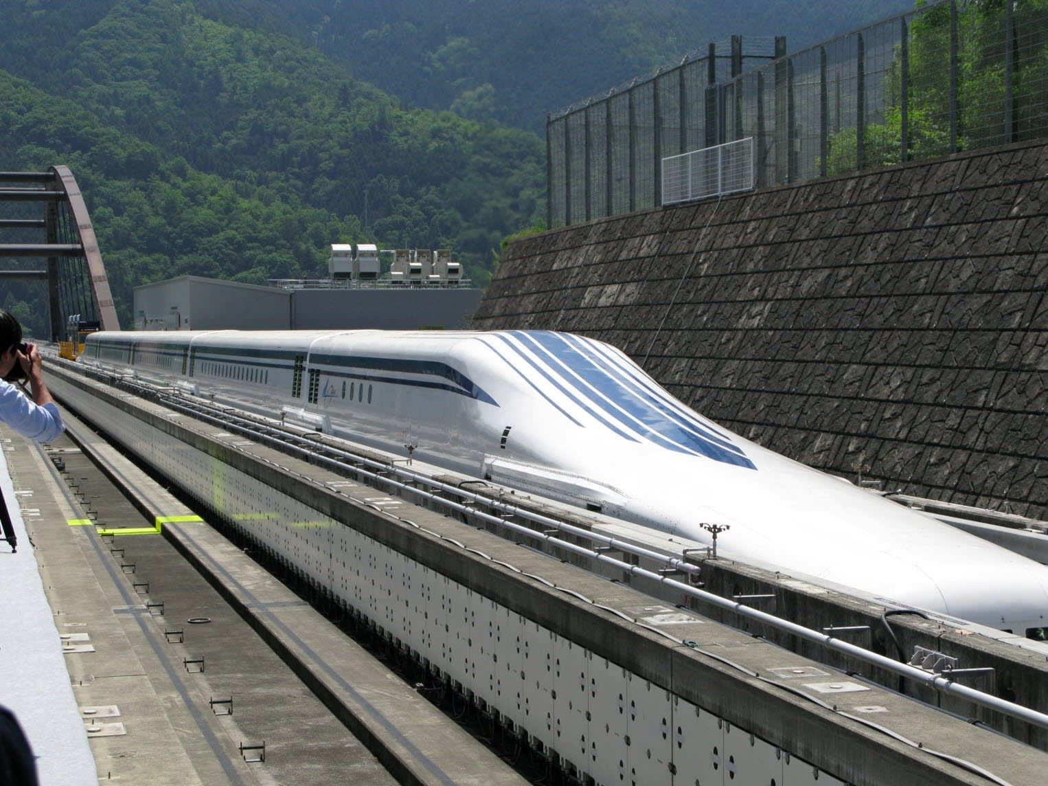 Магнитные поезда в японии. Маглев Япония. Shinkansen Маглев. Jr Маглев поезд. Поезд Маглев Япония.