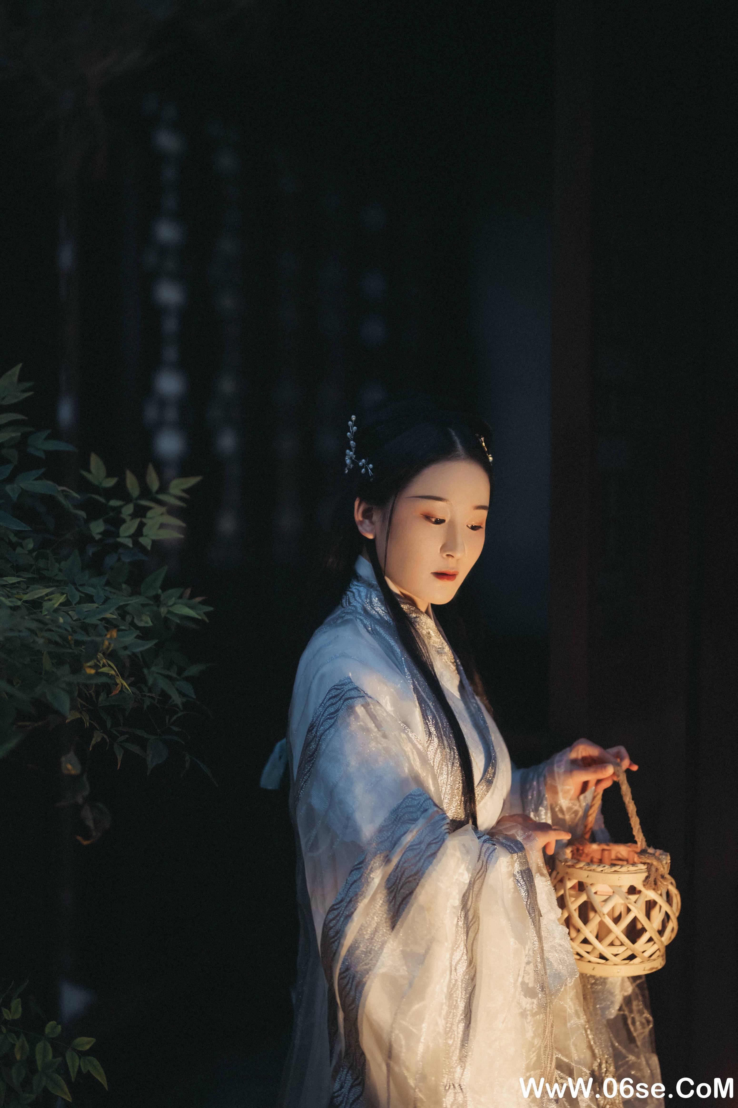 图片[26]-[YITUYU艺图语]2021.10.19 南歌子 淡蓝色忧伤静流淌[26+1P／403MB]-六色网