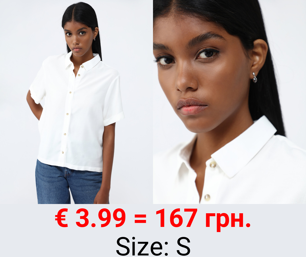 Shirt with short gathered sleeves