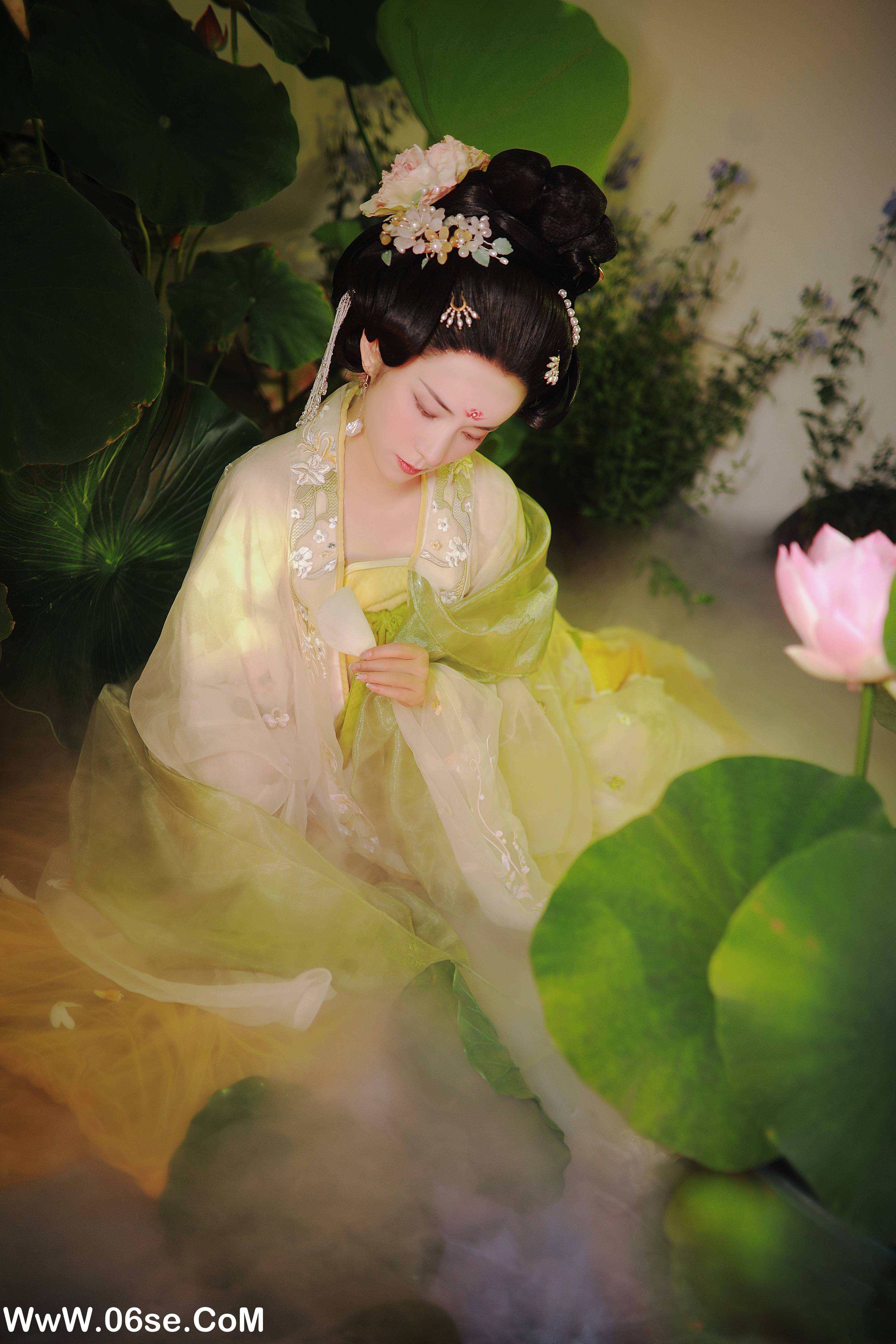 图片[14]-[YITUYU艺图语]2022.09.09 云想衣裳花想容 也清秋[31+1P／681MB]-六色网