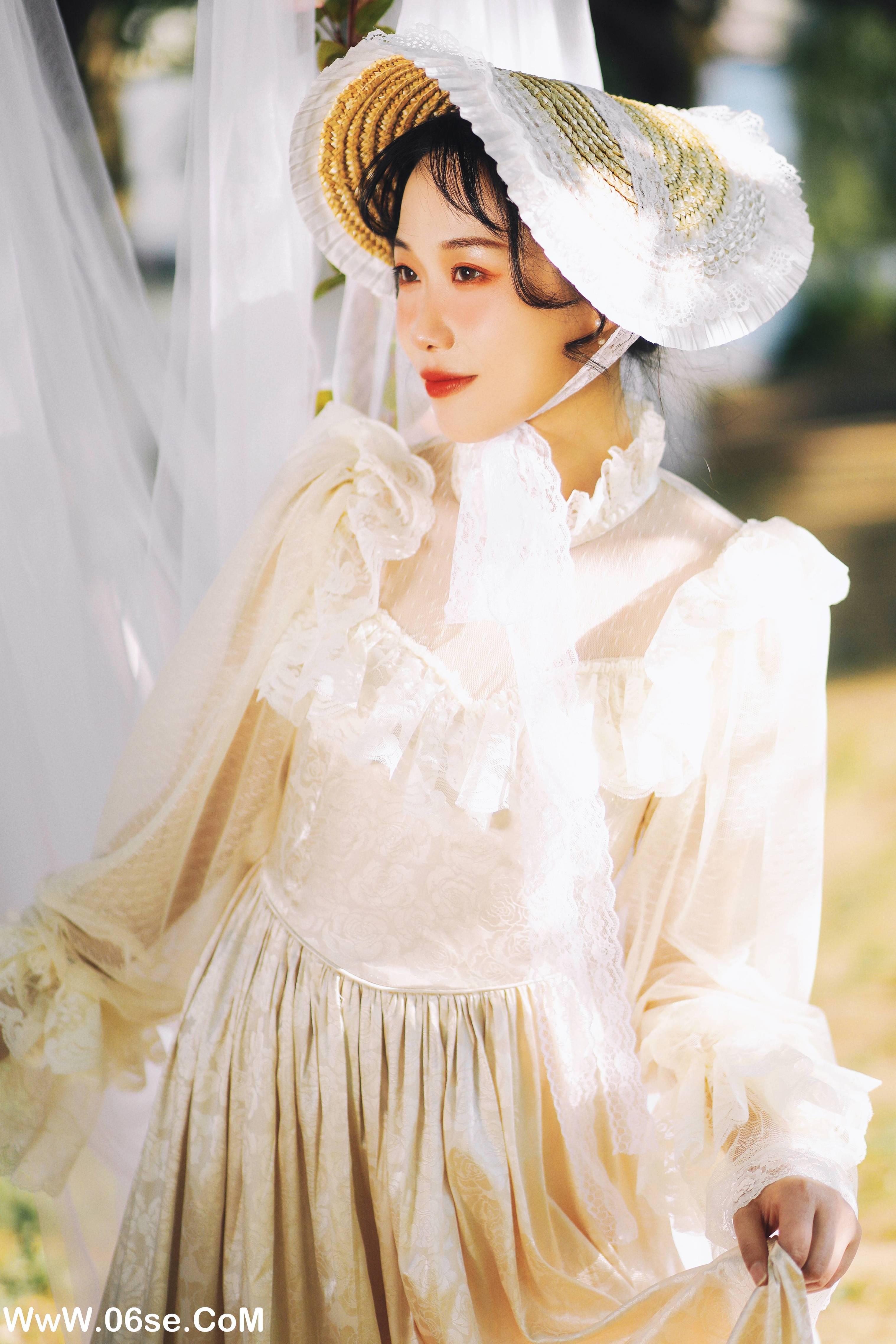 图片[31]-[YITUYU艺图语]2022.09.28 湖边的秋千 迟白[32+1P／395MB]-六色网