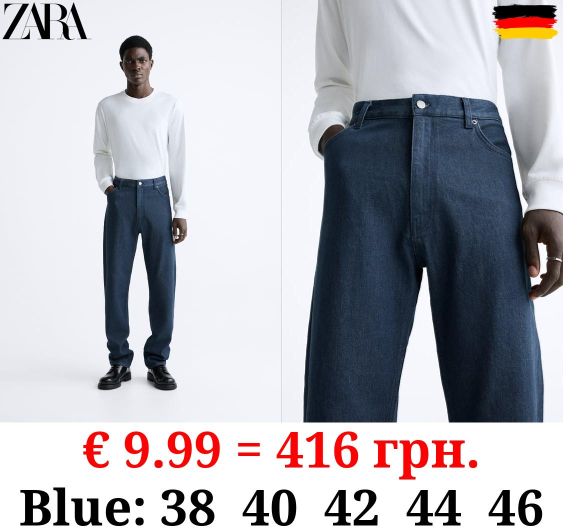 HIGH-WAIST STRAIGHT JEANS