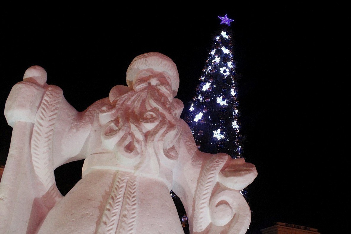 Праздничное оформление к Новому году готовят в Хабаровске