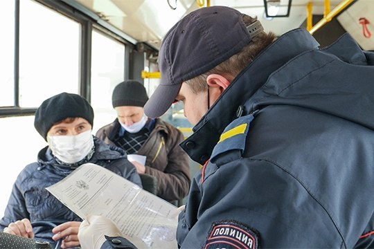 В Хабаровске оштрафовали пассажира автобуса за отсутствие маски