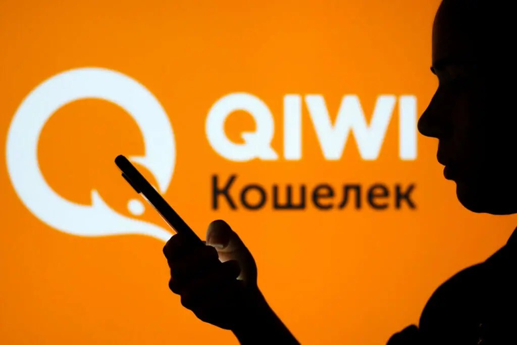 Роскомнадзор обязал Qiwi делиться данными пользователей по запросу властей