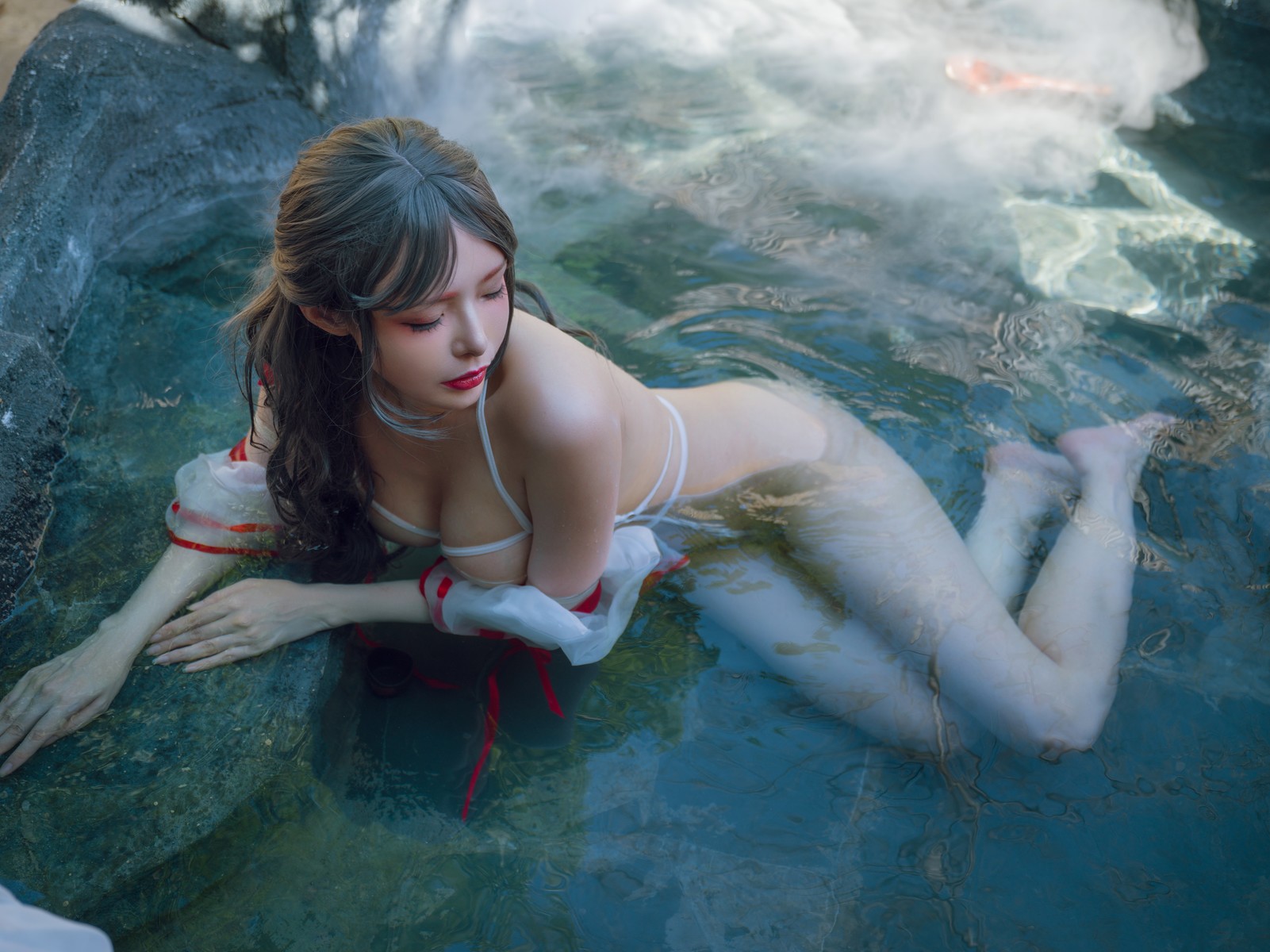 Cosplay 夏小秋秋秋 汤池巫女 47