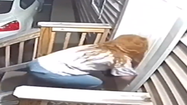 Usando la cabeza para abrir puertas Usando la cabeza para abrir puertas