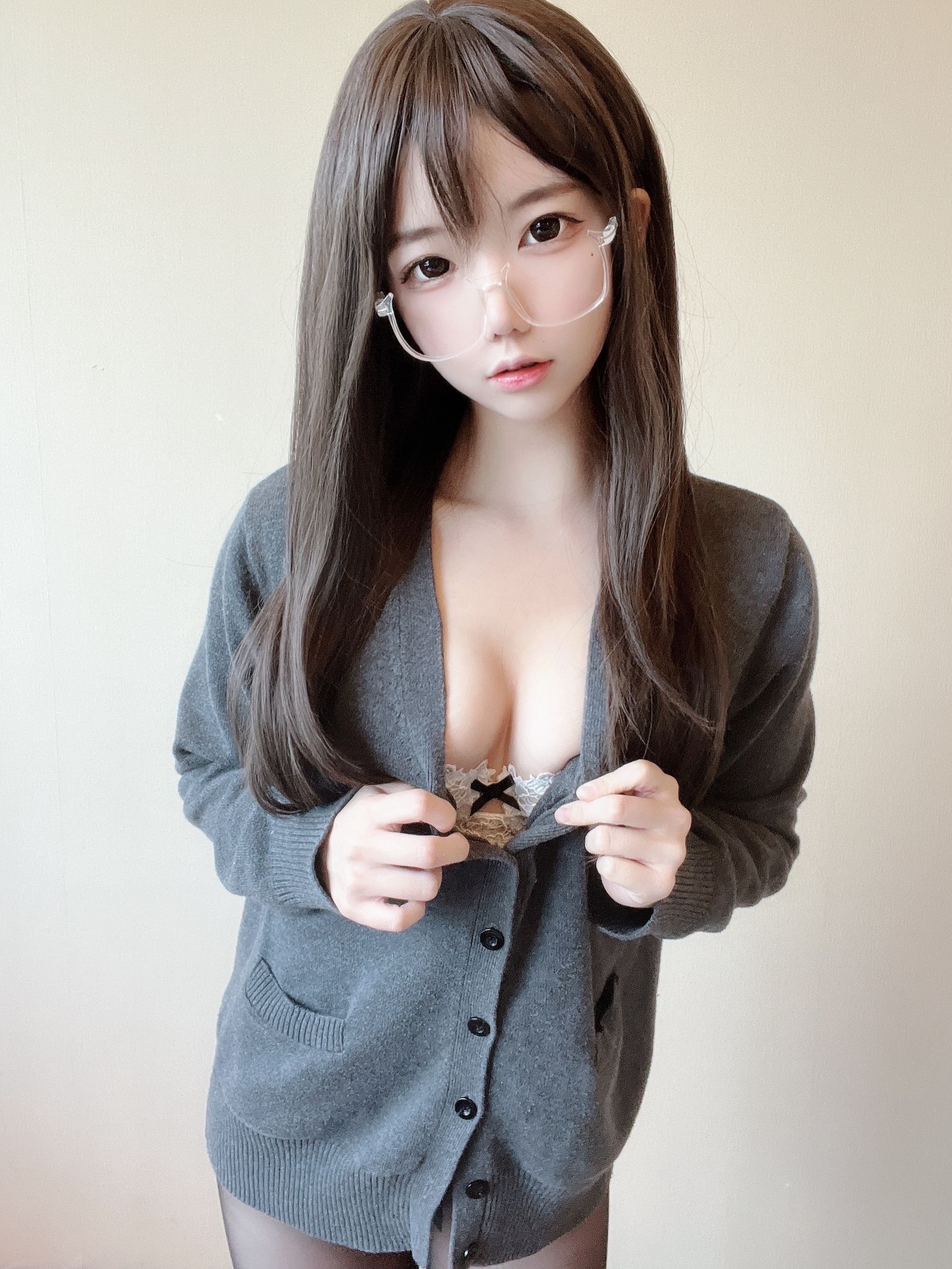 [福利COS]_莉犬酱_-_黑丝白蕾丝-写真图集共47P 1