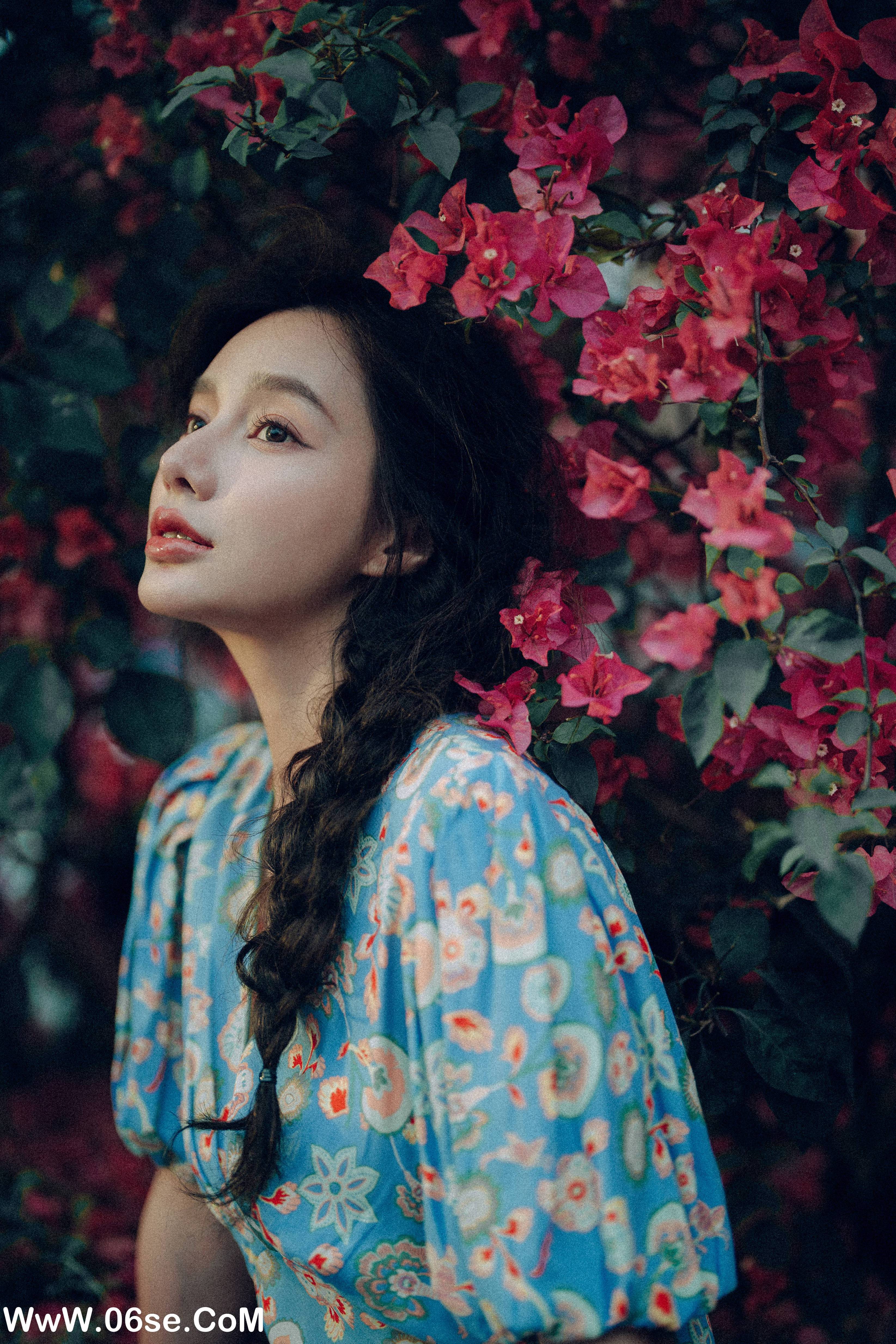 图片[18]-[YITUYU艺图语]2022.06.25 发光的发丝，三角梅瀑布下的女神 姝雯同学[55P-870.8M]-六色网