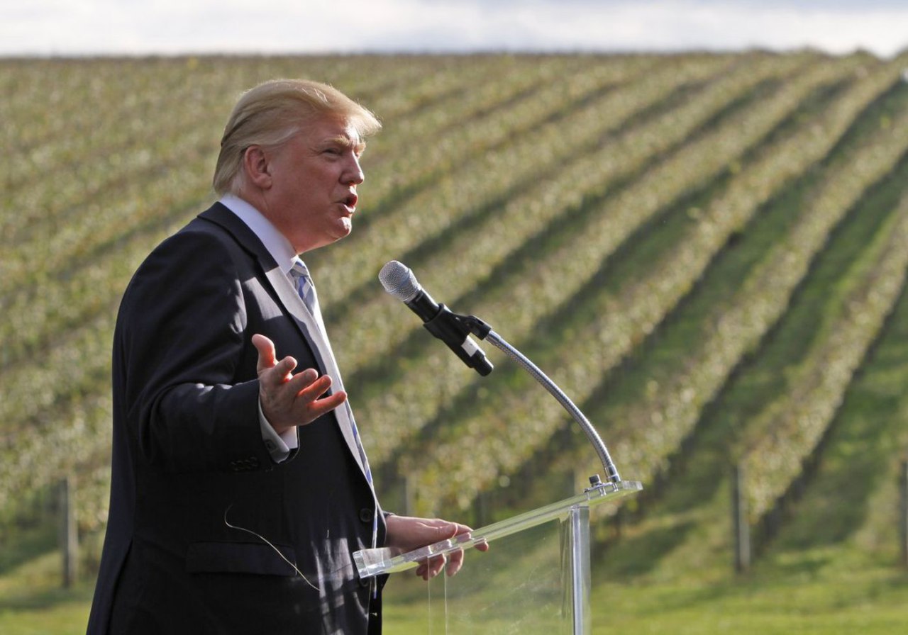 Трамп пригрозил ударить пошлинами по винам Франции