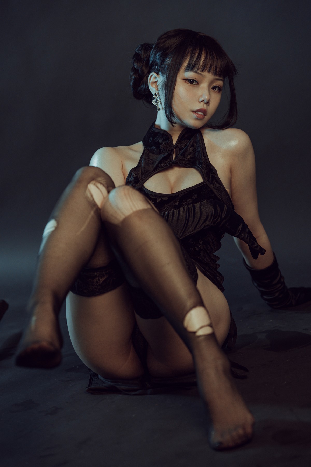 Cosplay 七月喵子 穿旗袍耍剑 16