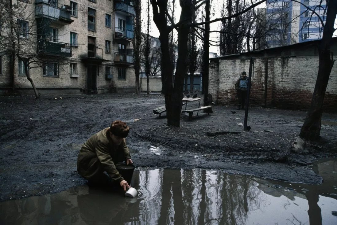 Без суровая. Мирные жители в Грозном 1995. Россия для грустных. Серость города.