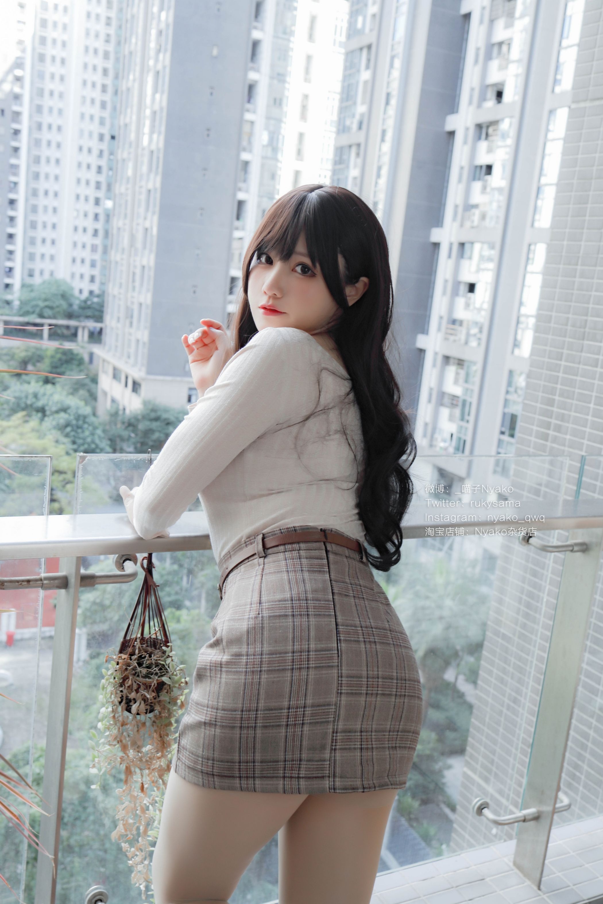 喵子Nyako 31人妻本X姐姐的居家假日 170P+9分钟视频 15