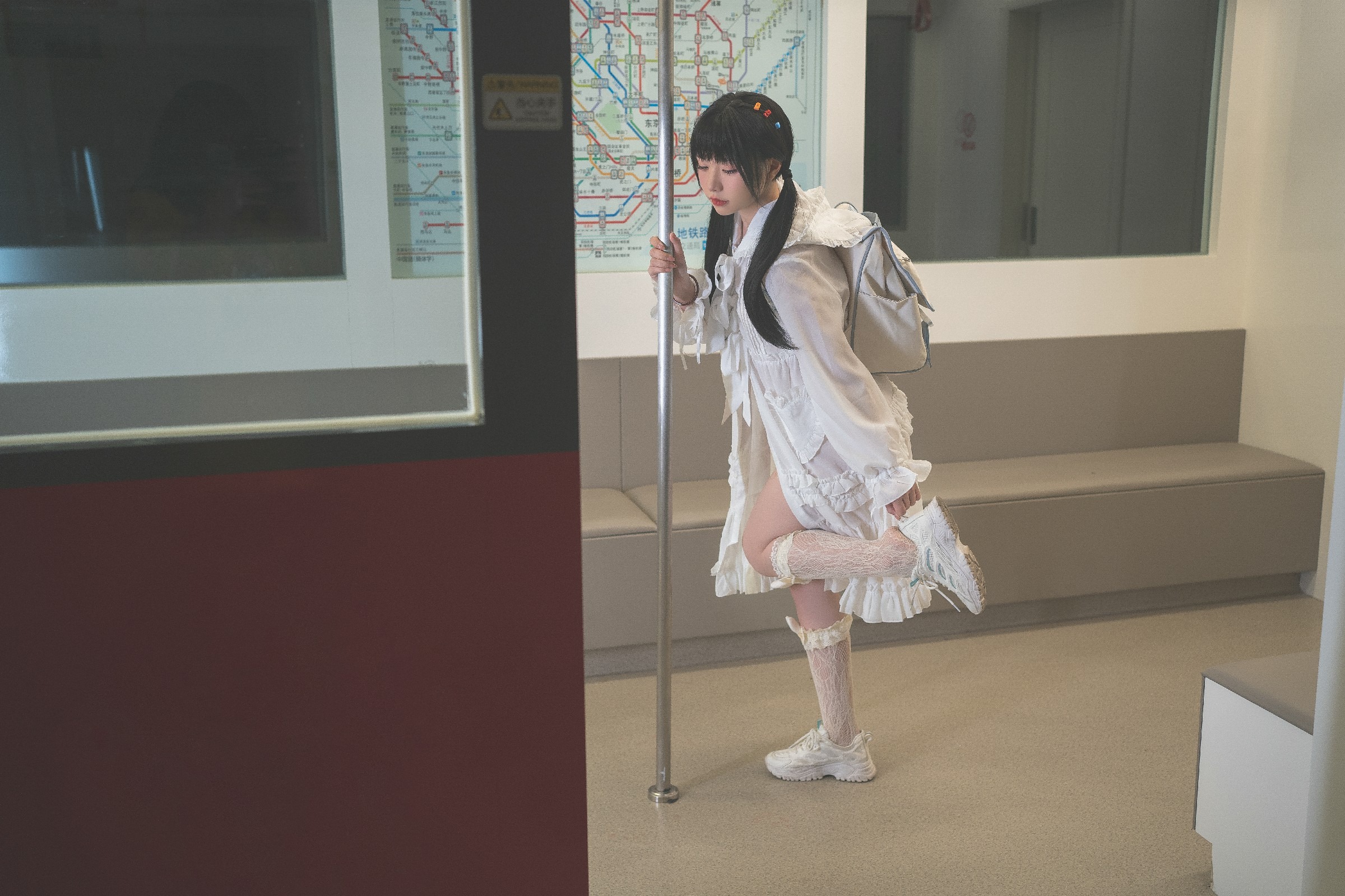 爆机少女喵小吉 - 末班地铁 16