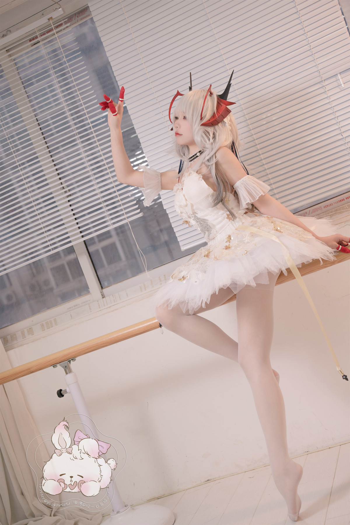 Cosplay 咬一口兔娘 天鹅之舞 25